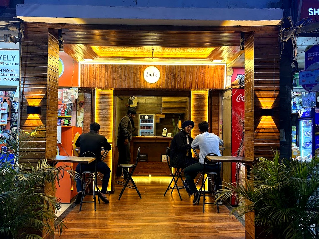 JnJ's Outlet Seating Area